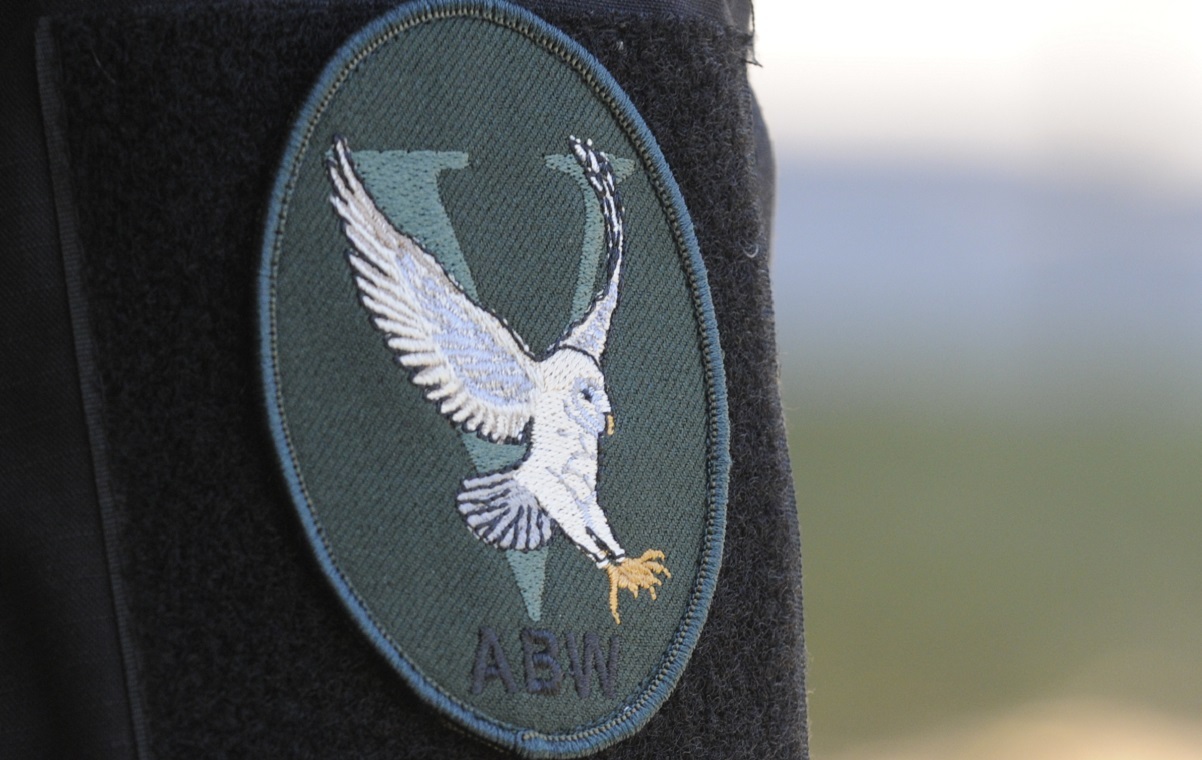 Tusk straszy agresją rosyjską, ale oszczędza na ABW i AW