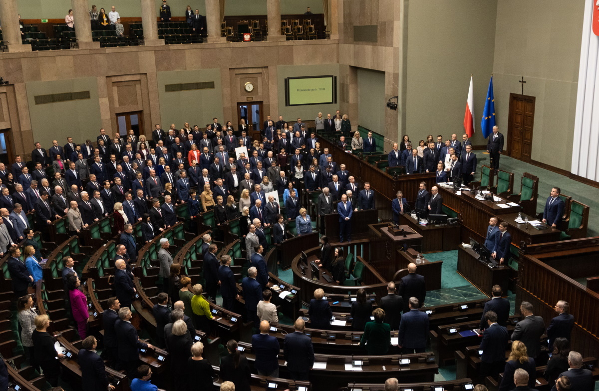 SONDAŻ. Przewaga bloku partii prawicowych!