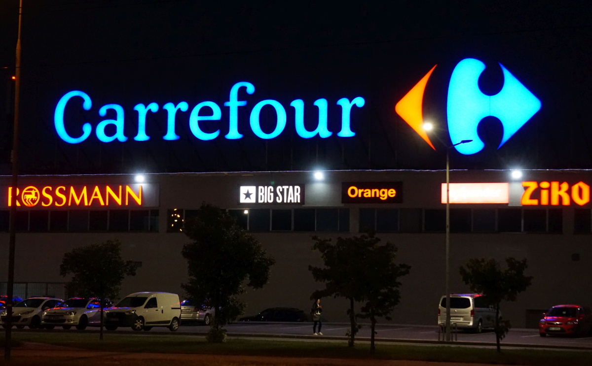 Państwo przejmie sklepy Carrefour? Jest komunikat resortu