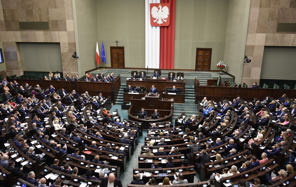 Czy Polacy chcą powstania nowej partii? interesujący SONDAŻ!