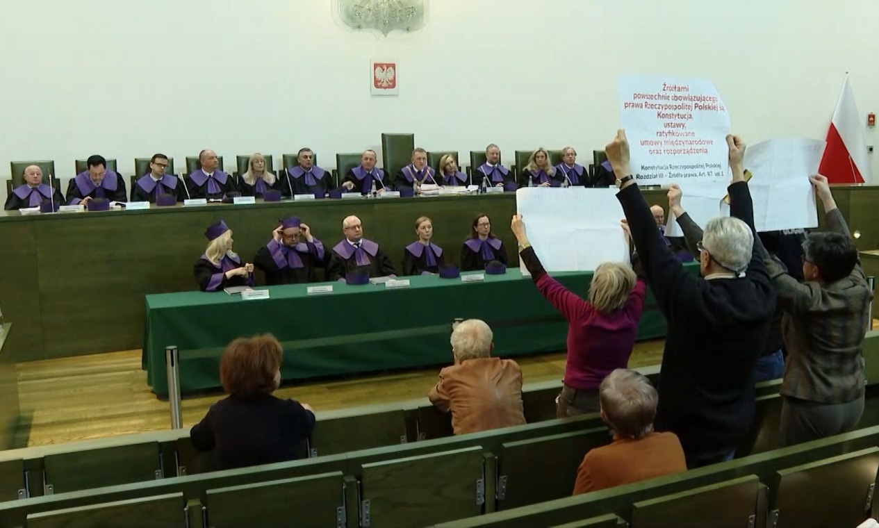 Stormy deliberations of the ultimate  Court! They have been disrupted