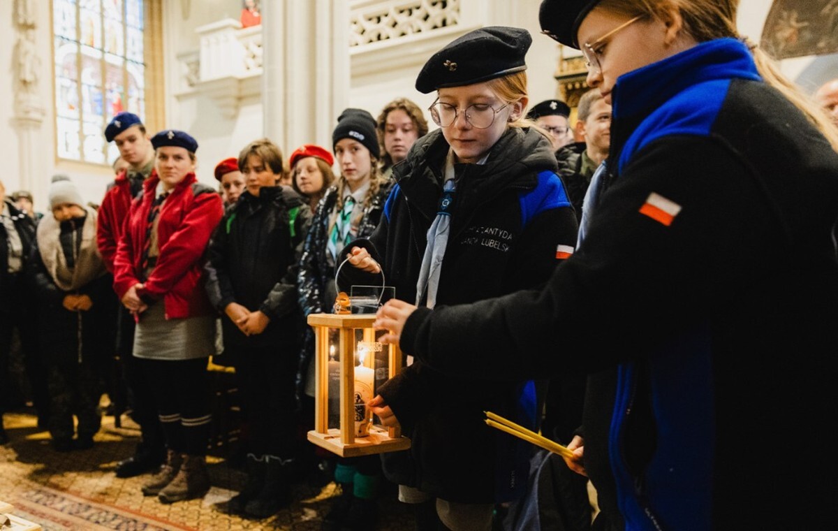 wiadomości,aktualności,wPolityce.pl Betlejemskie Światło Pokoju - harcerze z przesłaniem nadziei