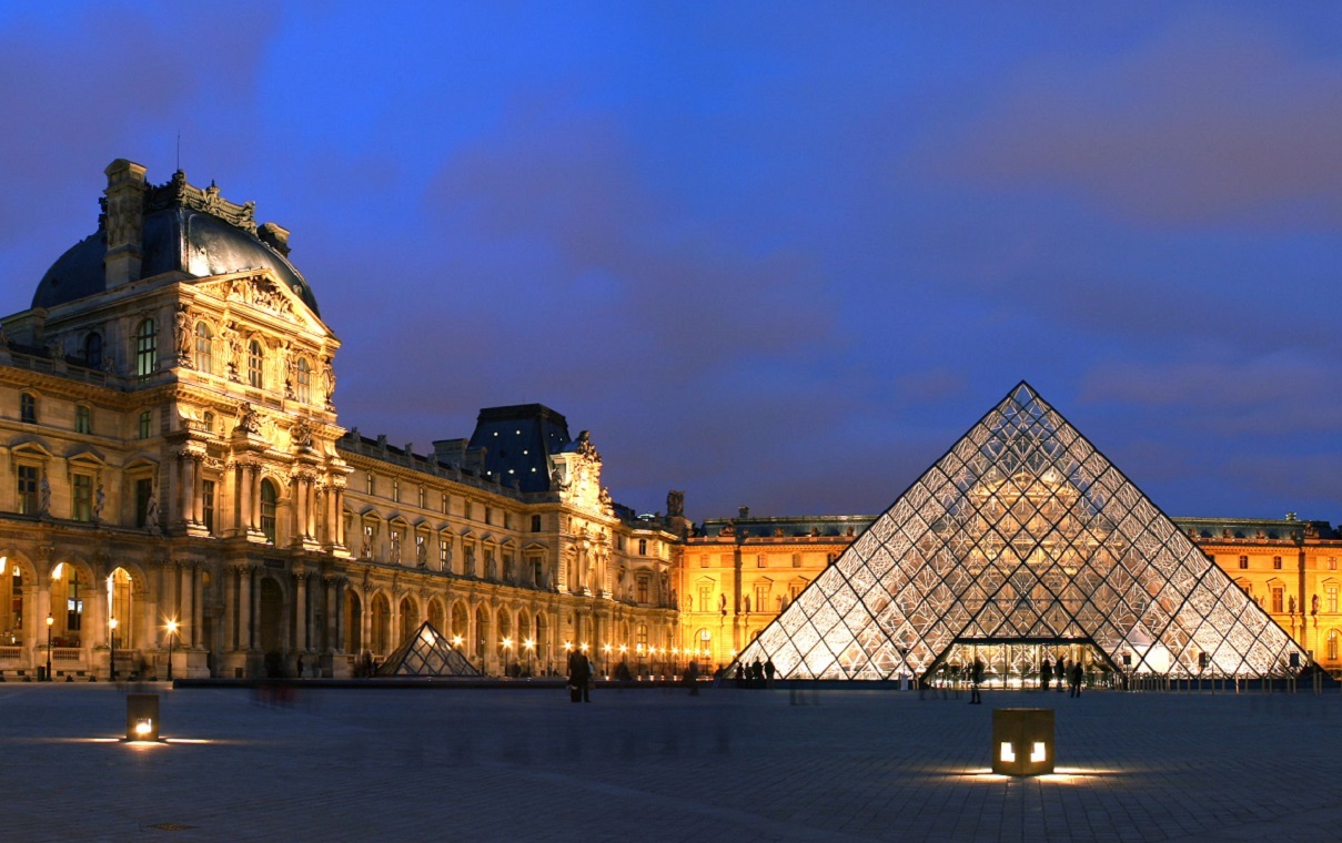 Wyciek w Luwrze. Około 400 książek zostało uszkodzonych