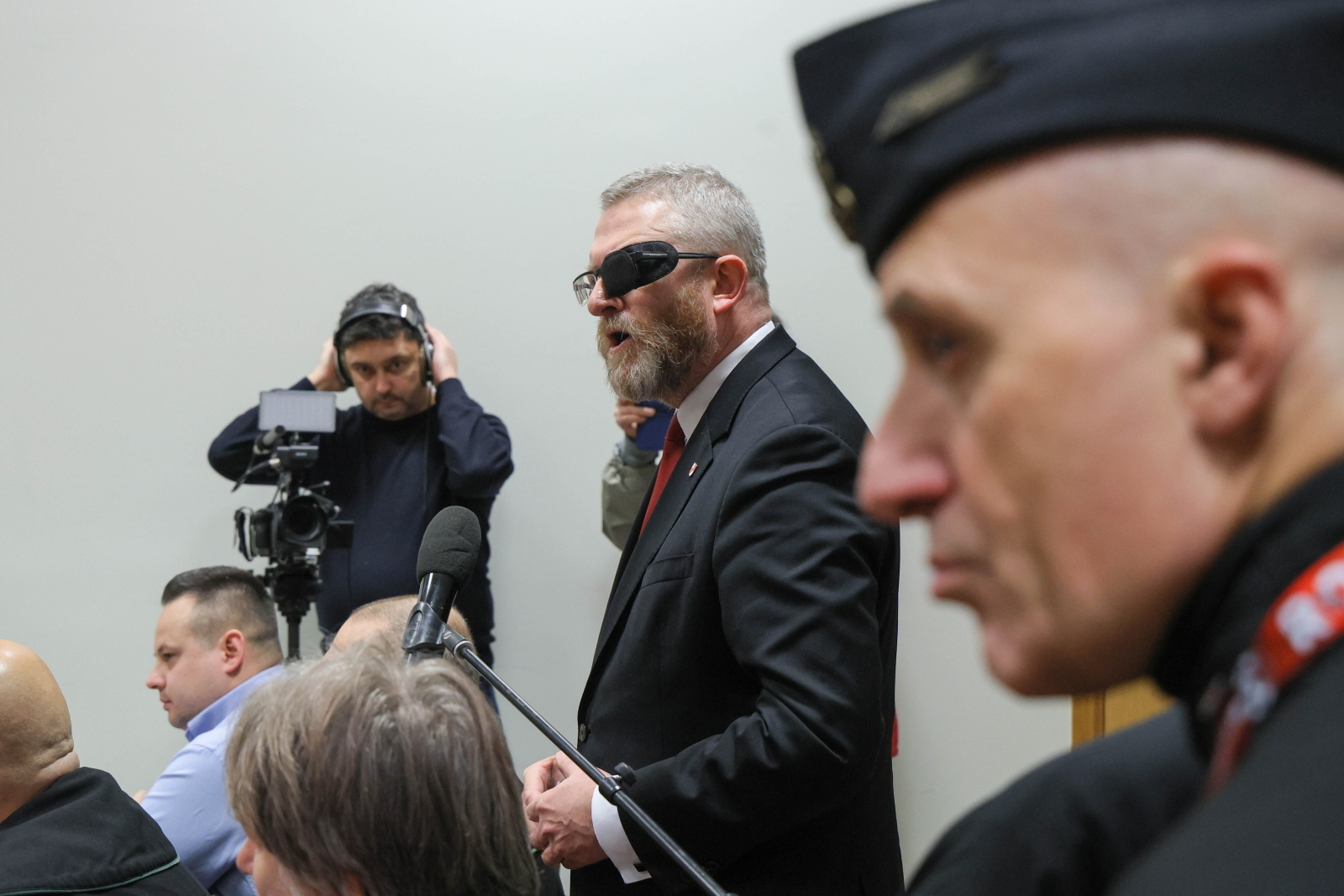 Pierwsza rozprawa Brauna. Chciał... wyłączenia "neosędziego"