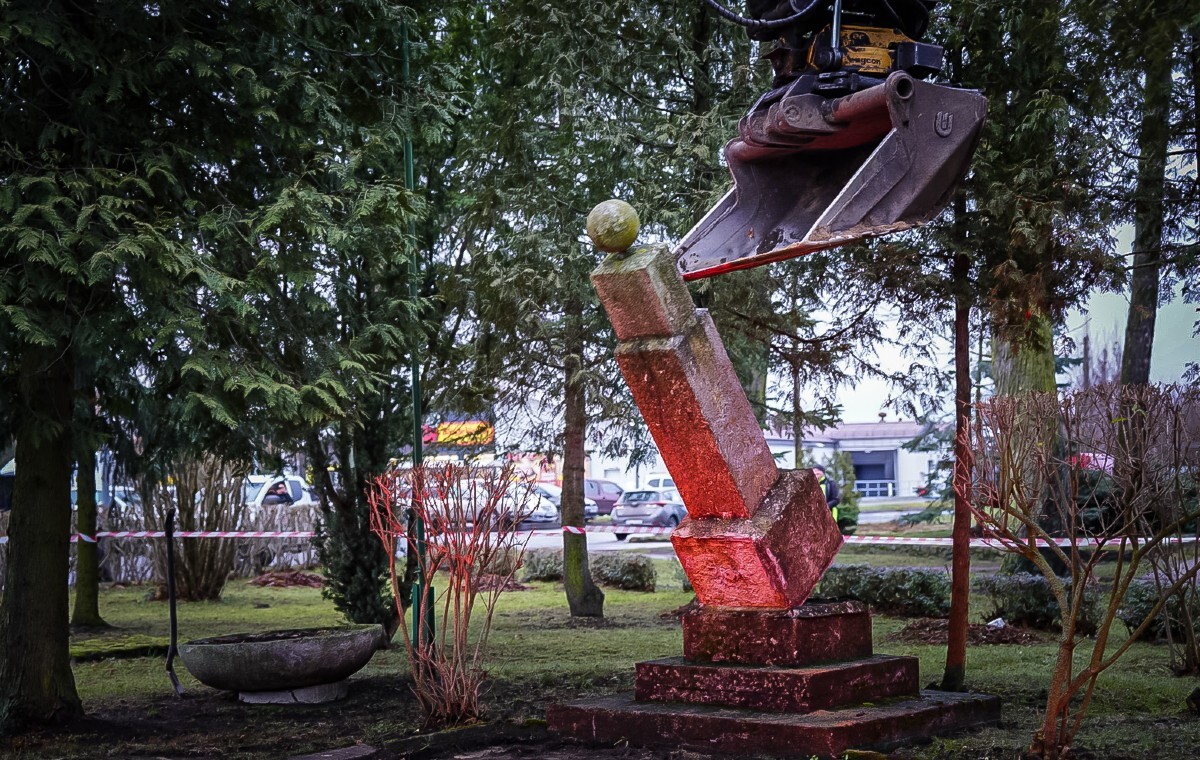 wiadomości,aktualności,wPolityce.pl W Maszewie runął pomnik upamiętniający Armię Czerwoną