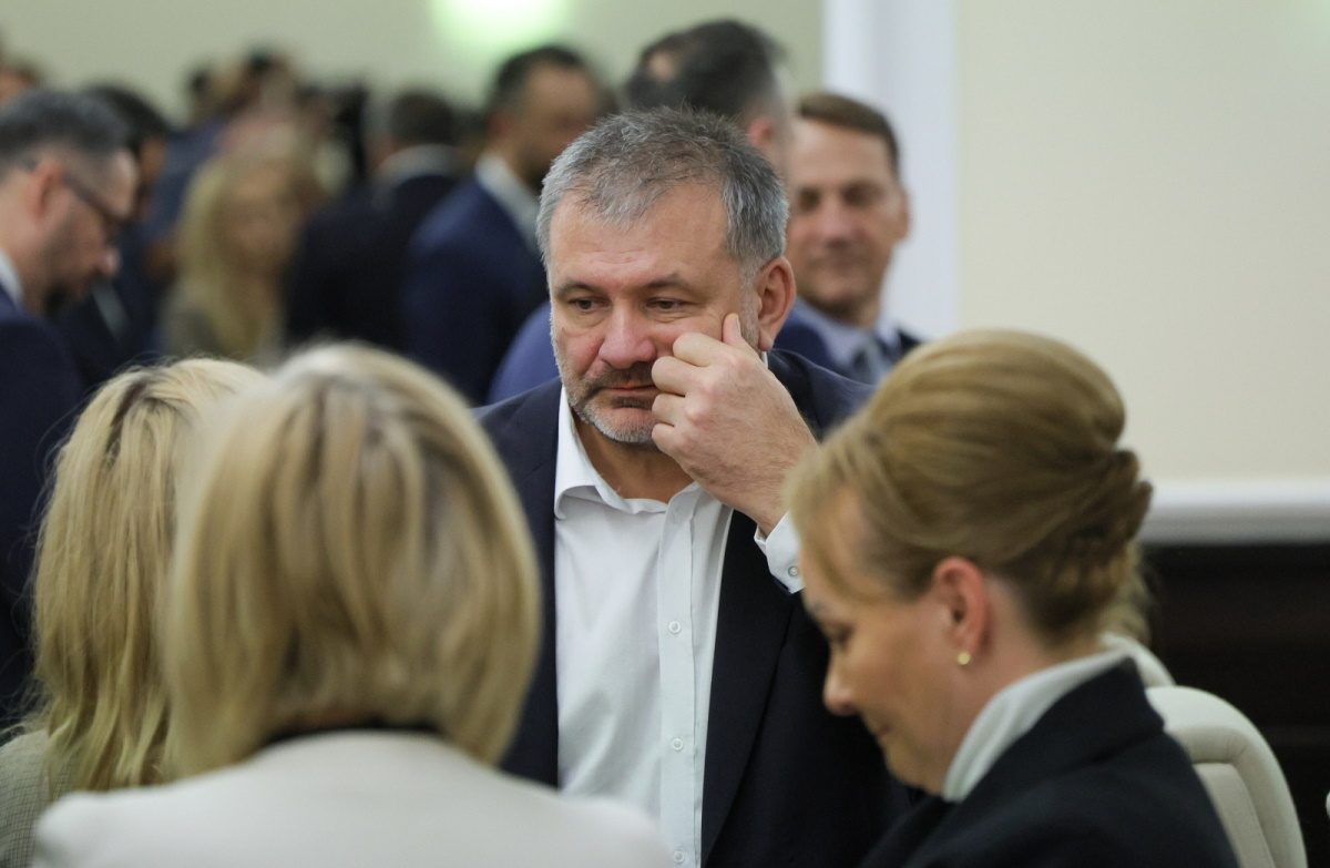 Żurek nie żałuje słów o "przywiezieniu w bagażniku"!