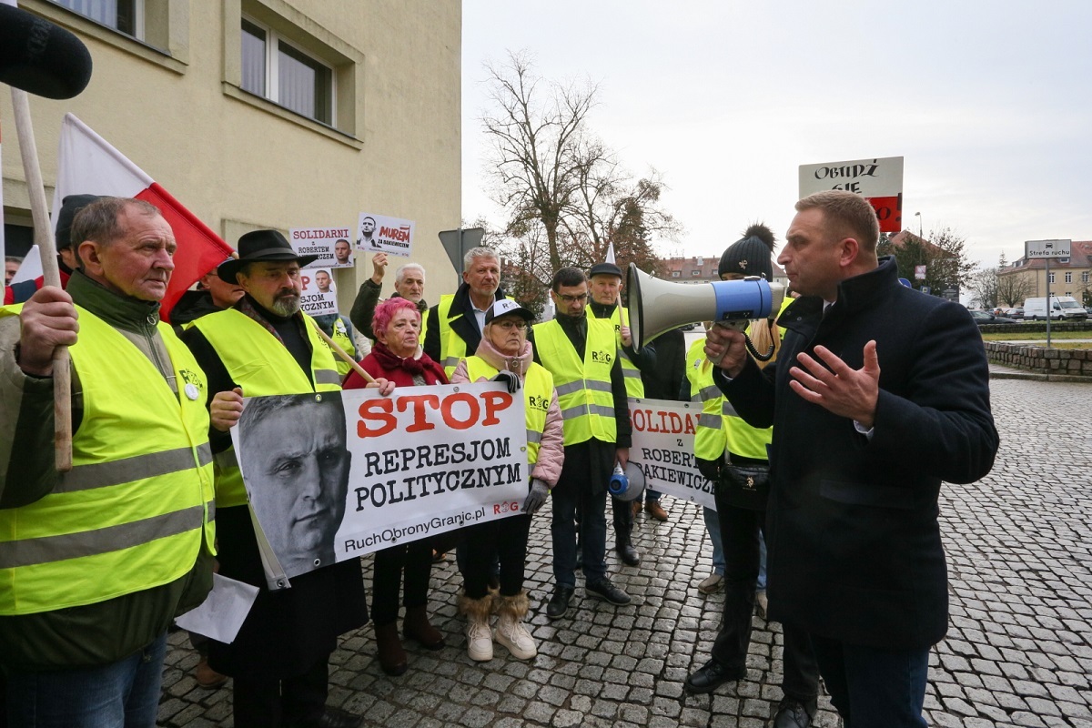 Końcowe przesłuchanie Bąkiewicza w gorzowskiej prokuraturze