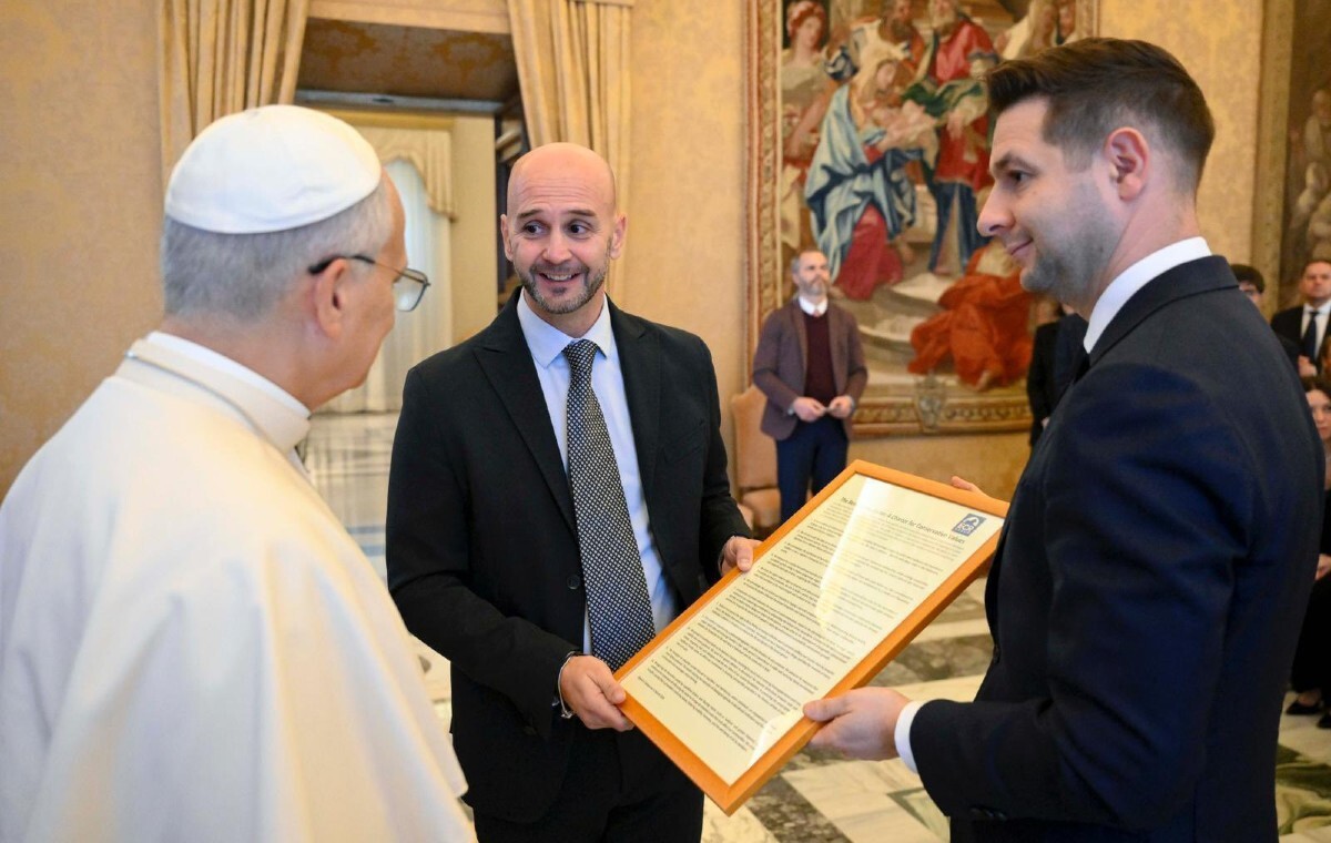 Jaki złożył deklarację ideową EKR na ręce Ojca Świętego