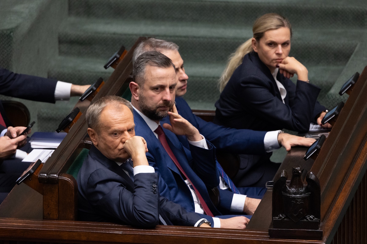 Kolejny taki SONDAŻ. Prawie połowie Polaków żyje się gorzej!