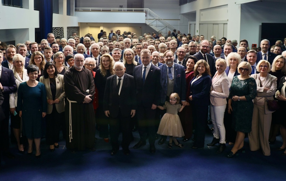 Koniec konfliktu w PiS? Wspólne spotkanie opłatkowe