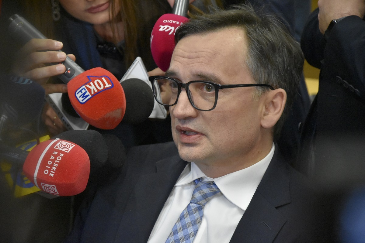 TYLKO U NAS. Ziobro: Mój paszport jest ważny