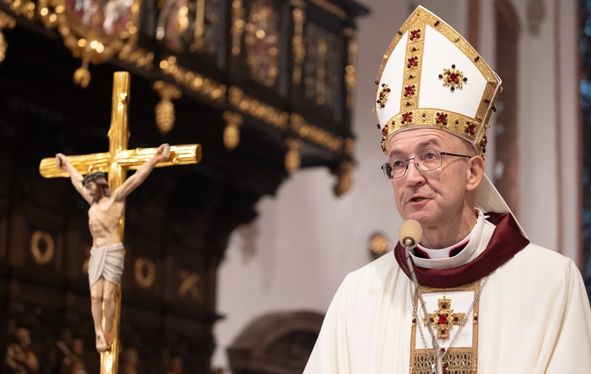 wiadomości,aktualności,wPolityce.pl WYWIAD. Abp Galbas: Chrystus jest Bożym prezentem dla nas