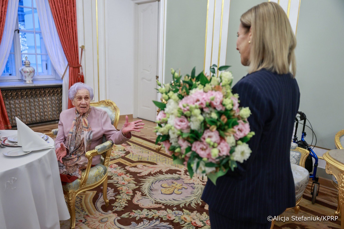 Wzruszające spotkanie Pierwszej Damy i sanitariuszki z PW