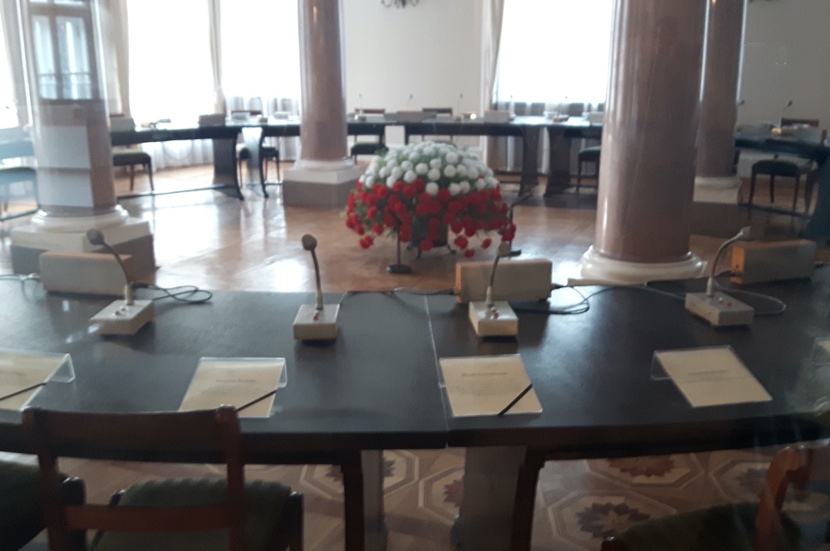 Polacy ocenili decyzję o przeniesieniu Okrągłego Stołu