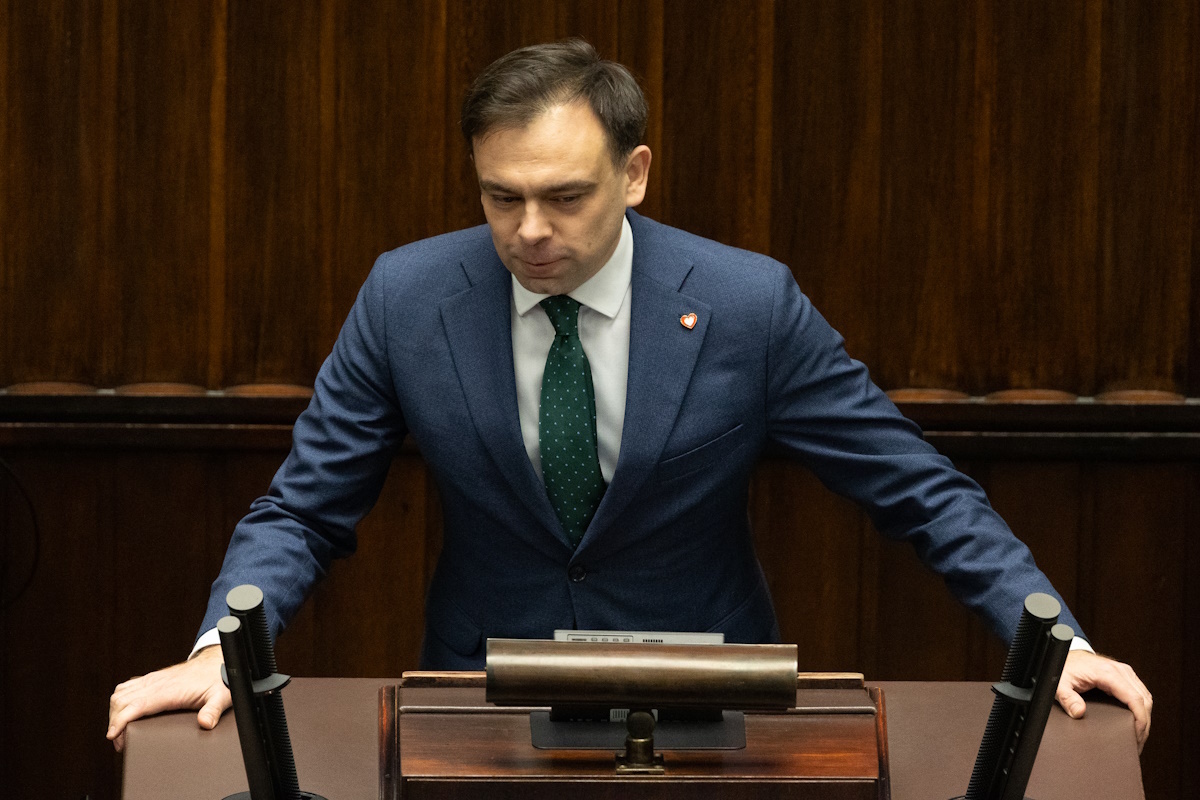 Domański zablokuje 70 mld zł wydatków. Brak 50 mld zł