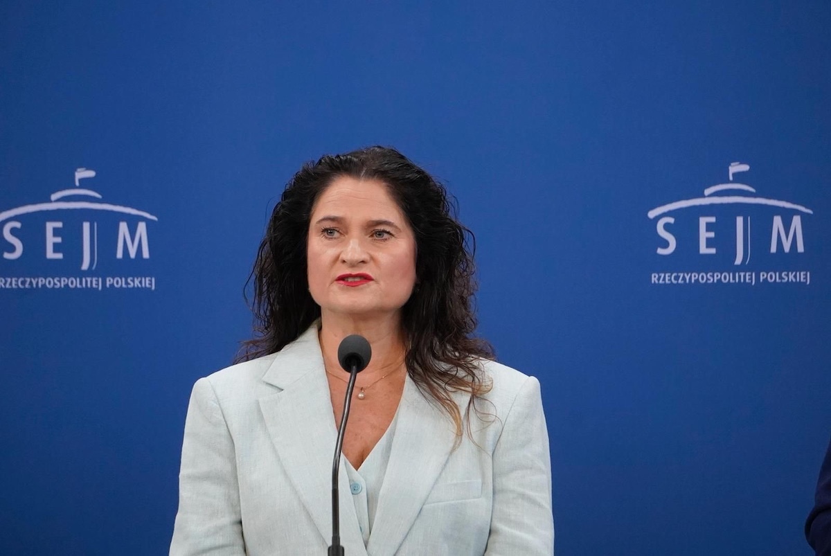 TYLKO U NAS. Arciszewska-Mielewczyk interweniuje ws. krzyża