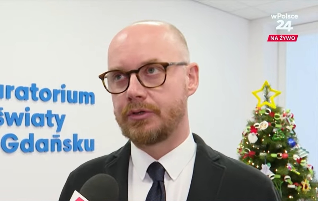 TYLKO U NAS. Skandal z krzyżem. Kuratorium umywa ręce?