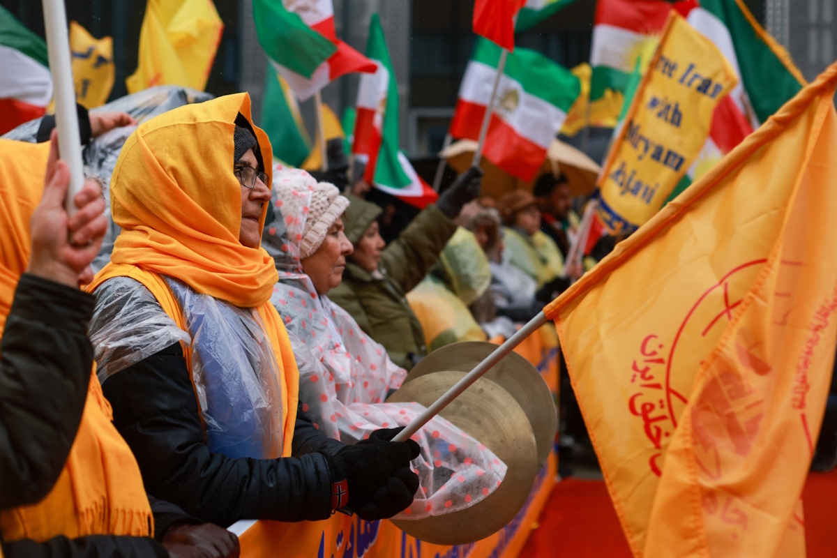 Protesty w Iranie, odcięto Internet. USA relokują siły!