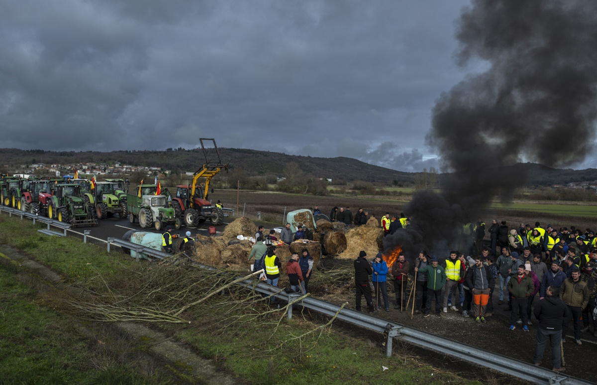 Hiszpańscy rolnicy kontra Mercosur! Kontynuują protesty