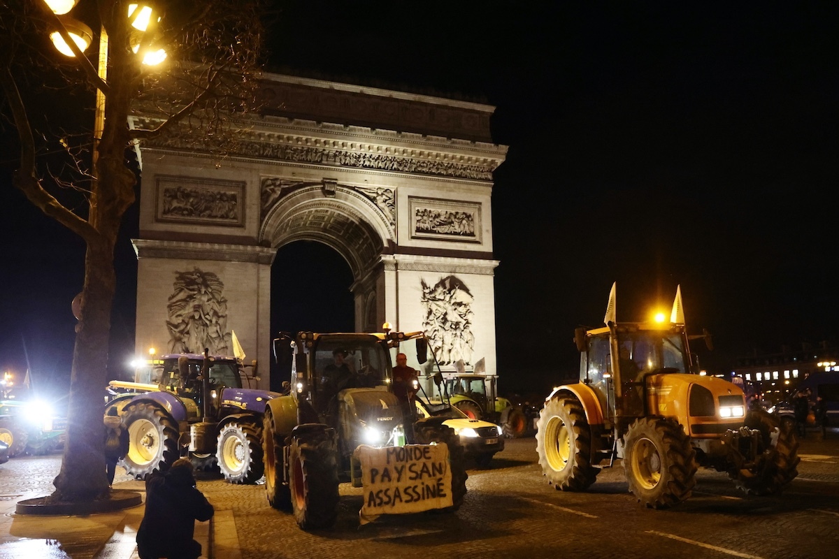 French farmers are not letting up! They are protesting again in Paris