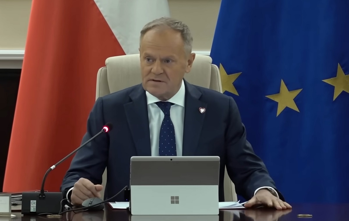 Polacy niezadowoleni z działalności rządu. SONDAŻ