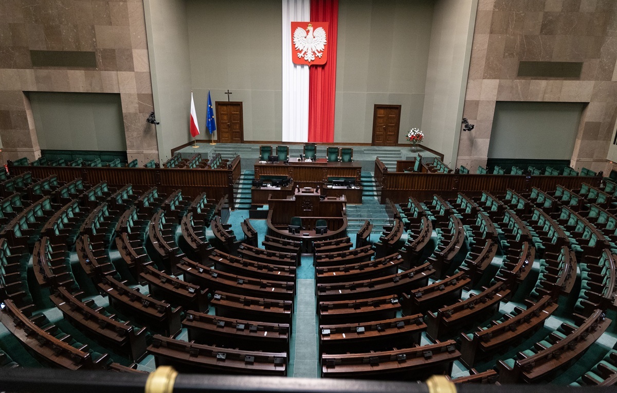 Jest nowy sondaż CBOS. KO na czele, koalicjanci w niebycie