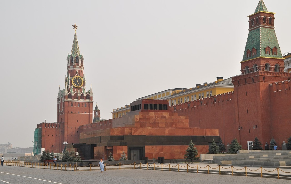 Epstein zbierał dla Rosji materiały kompromitujące polityków?