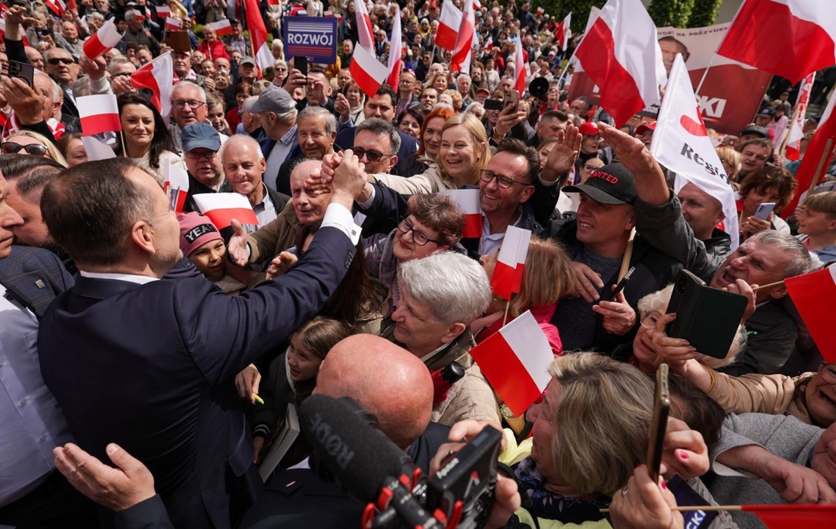 Polacy ufają prezydentowi! Karol Nawrocki liderem rankingu