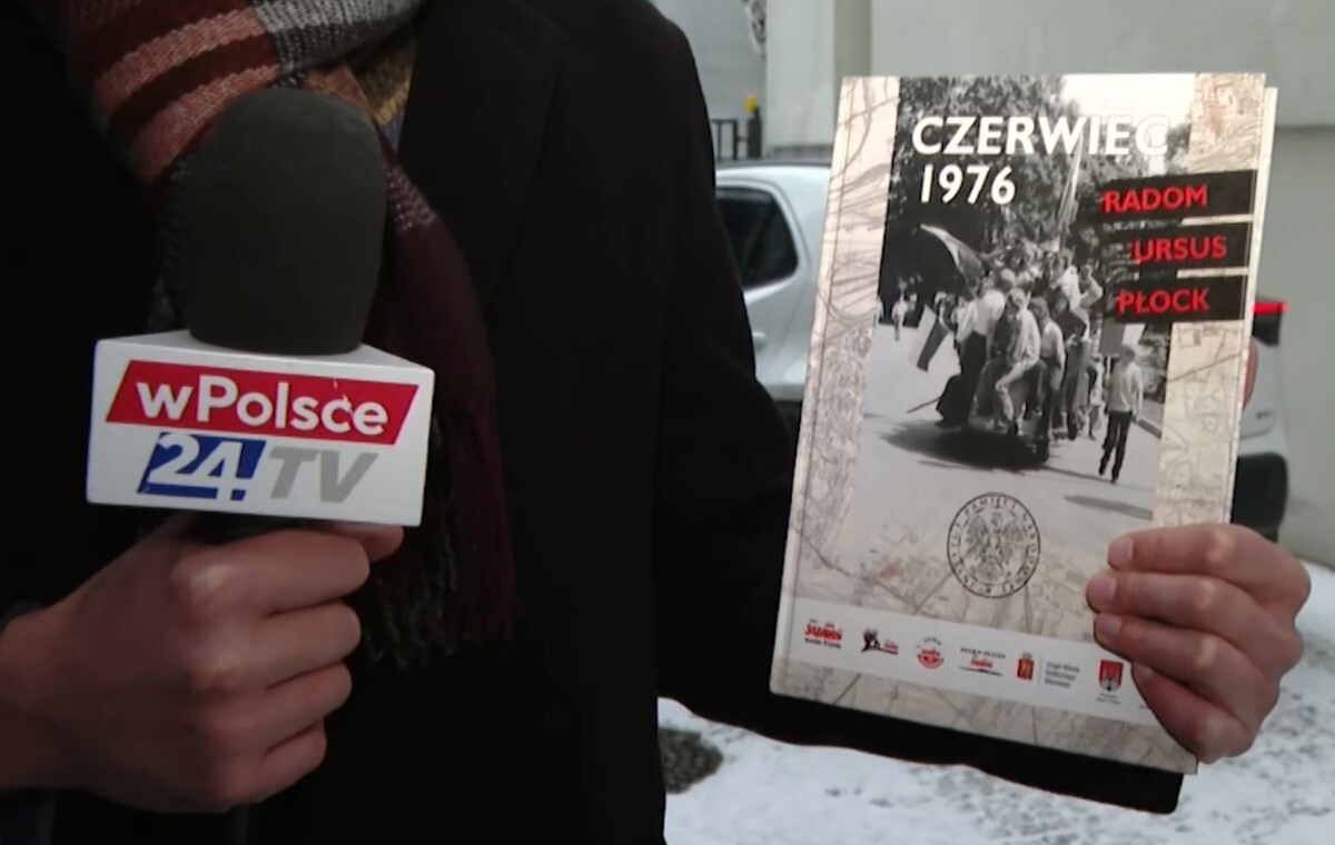 TV wPolsce24 presented the authorities of Radom with a peculiar   album!