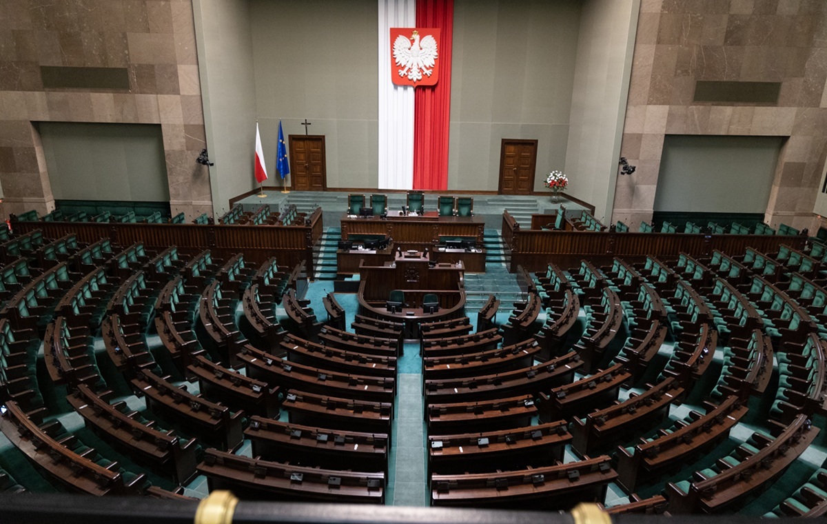 SONDAŻ. KO pierwsza. Koalicjanci poza Lewicą pod progiem