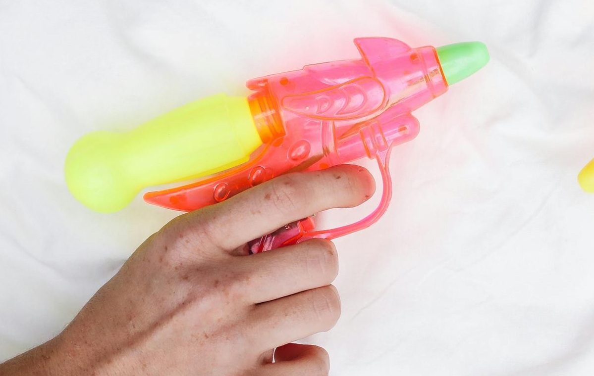 Szwajcarka została skazana za import... pistoletu na wodę