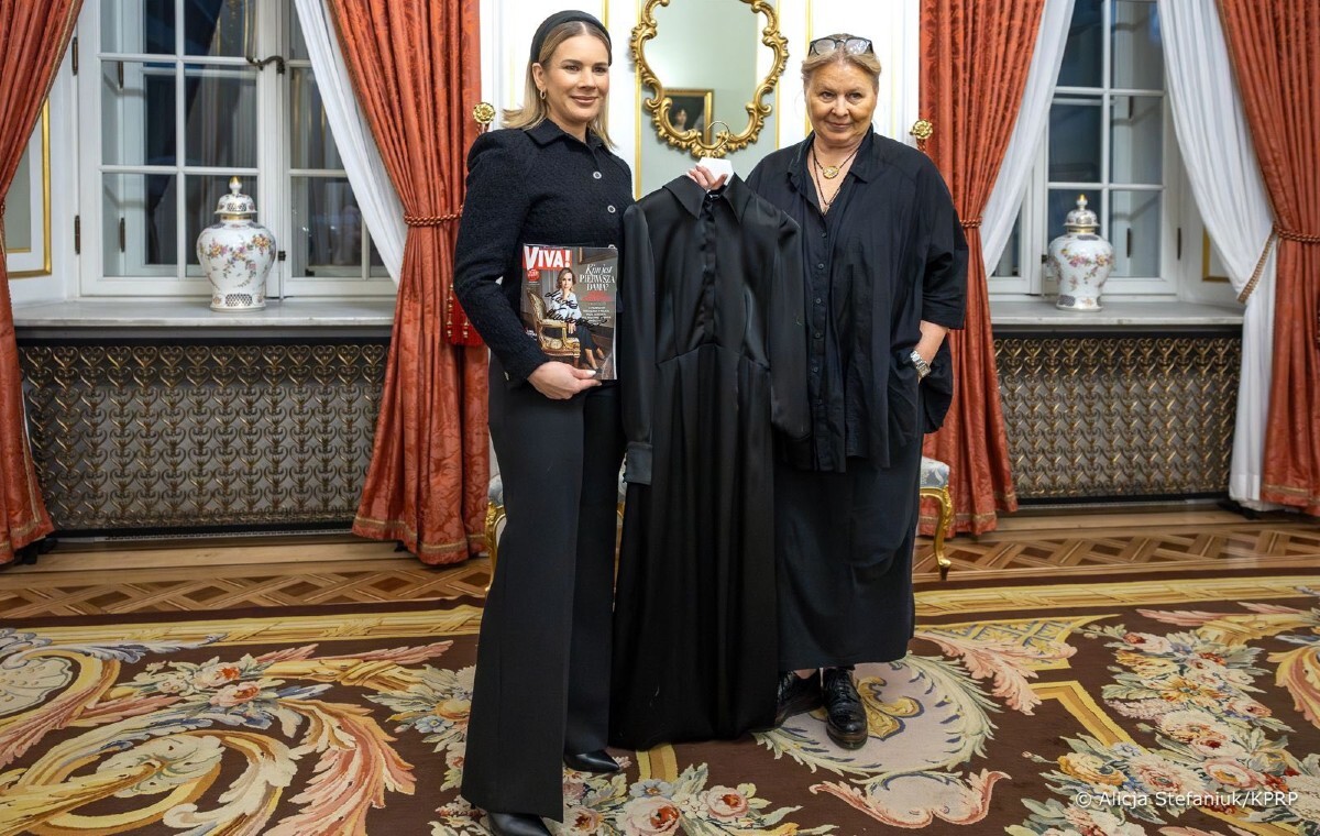 Marta Nawrocka przekazała suknię na aukcję „Łapy i Pędzle”