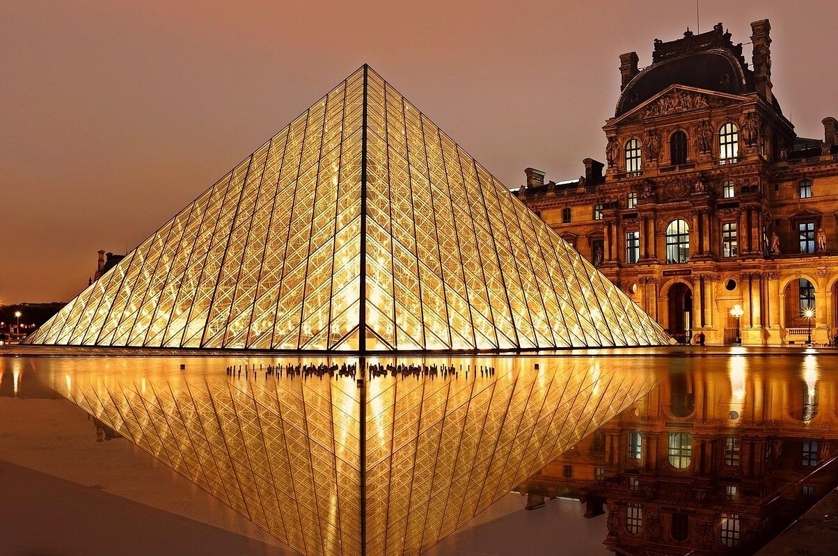 Fatalne wieści z Luwru. Wyciek uszkodził wiekowe malowidła!