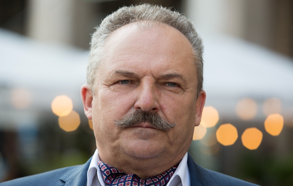 Jakubiak do Nawrockiej: Psy szczekają, karawana jedzie dalej