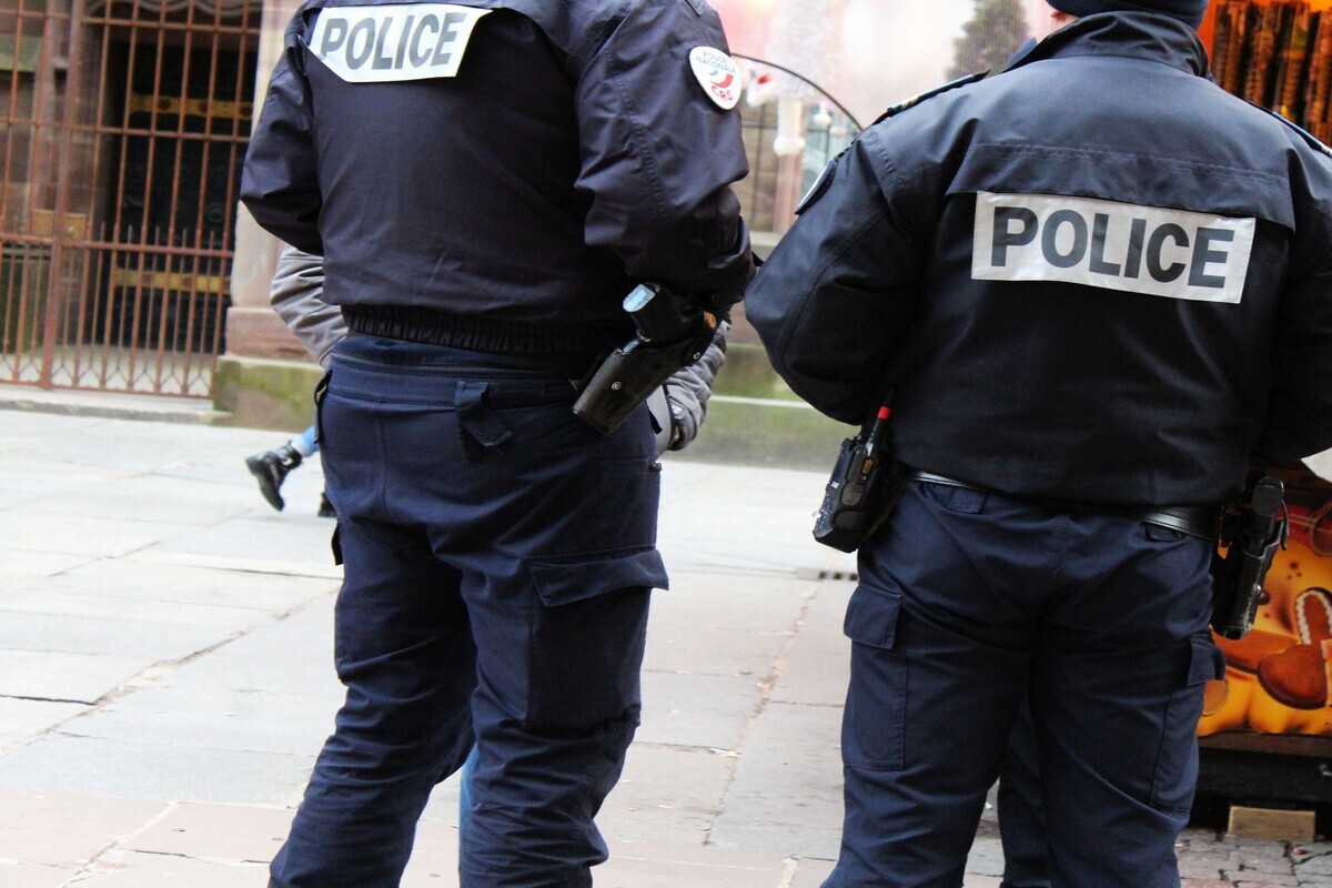 Przeszukania w całym Paryżu. Śledztwo ws. powiązań z Epsteinem