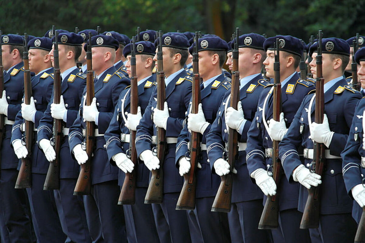 Imigranci do wojska za obywatelstwo? Jest reakcja Węgier