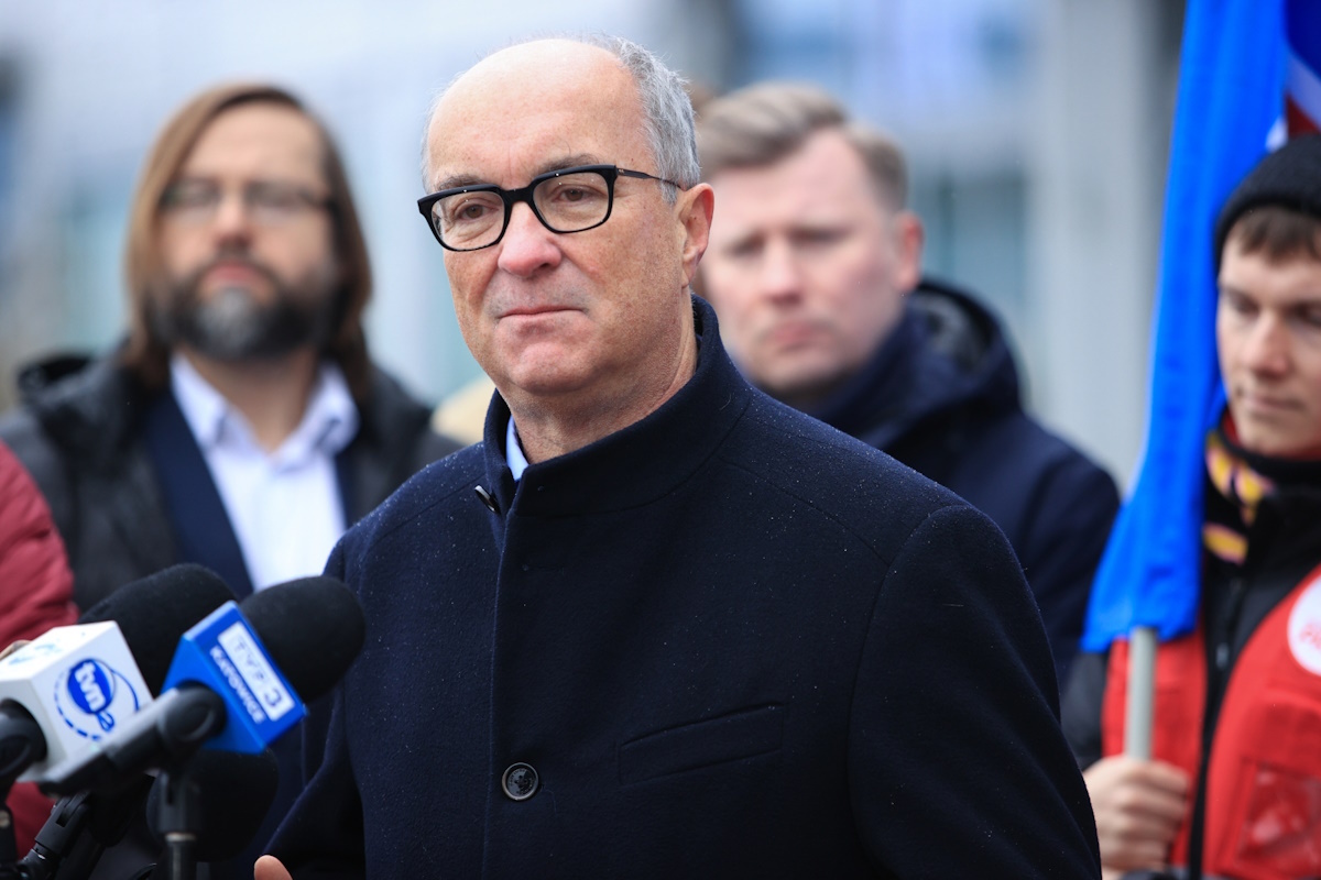 Towarzysz kontra prezydent. Sięga po zagraniczną pomoc!