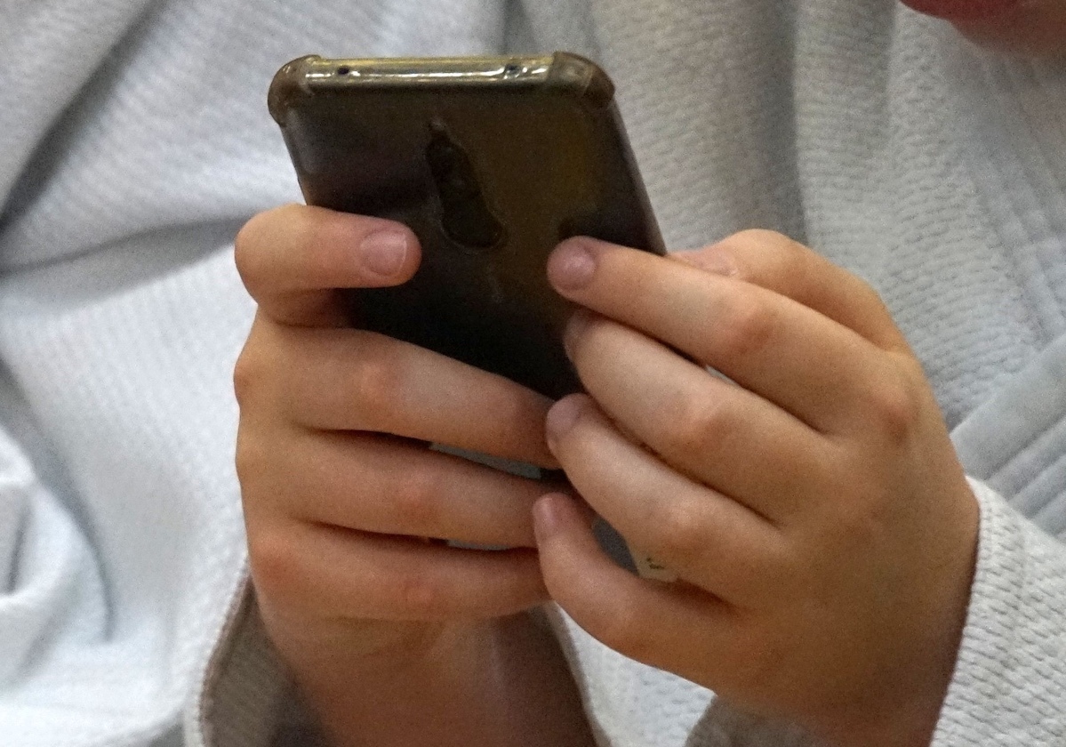 Kolejny kraj z ograniczeniem korzystania z mediów