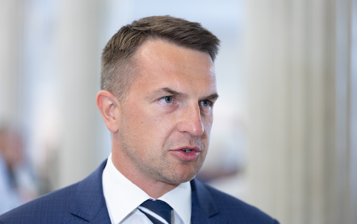 Szłapka usprawiedliwia knajacką wypowiedź Tuska!