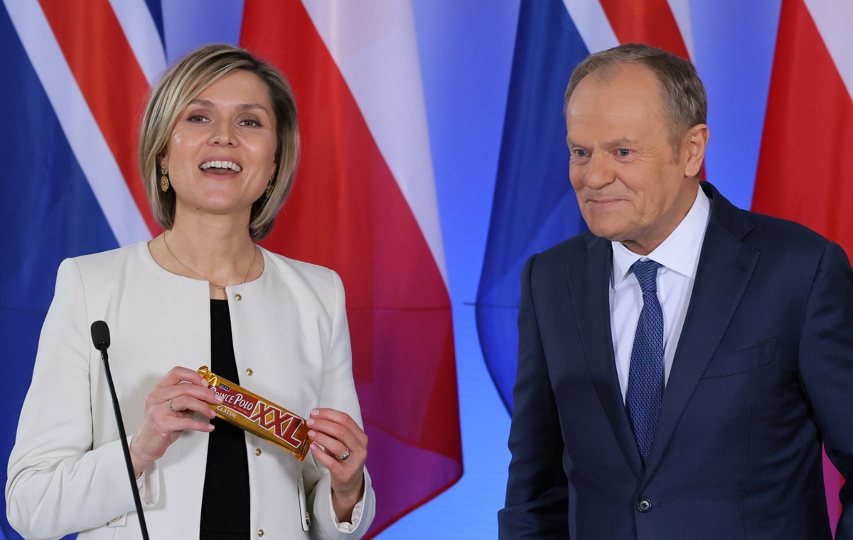 Tusk jak Trzaskowski? Wręczył premier Islandii... Prince Polo