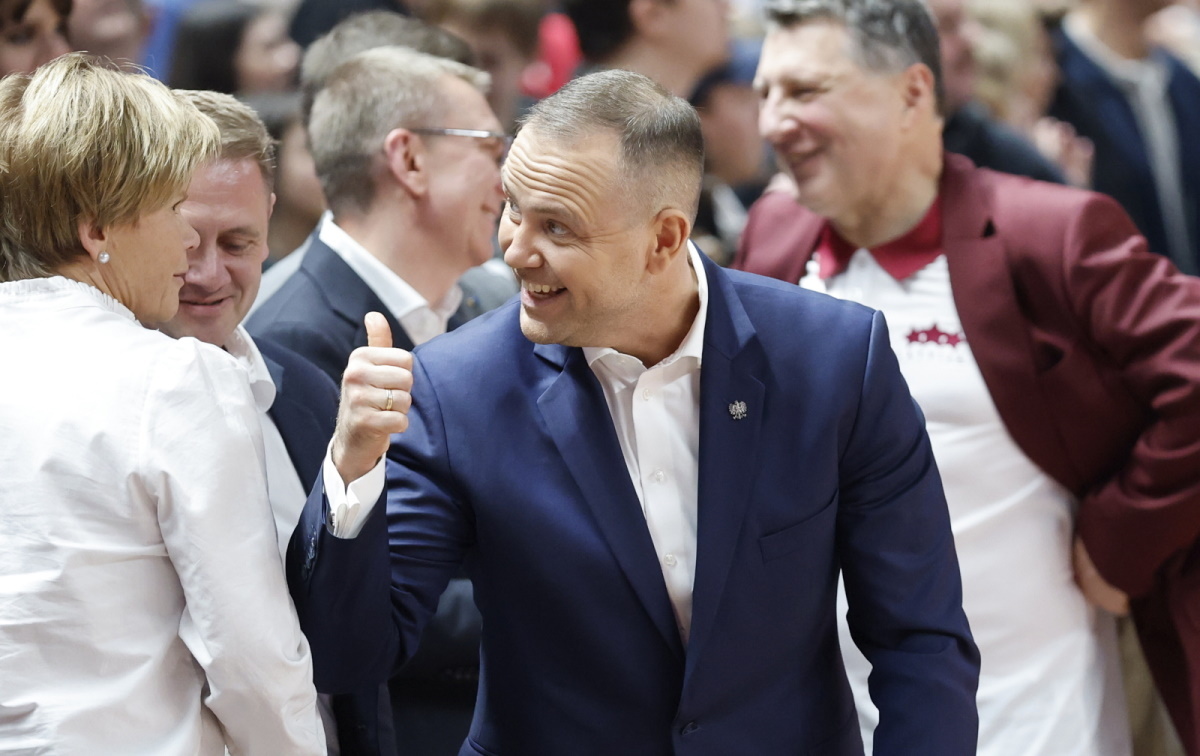 Polacy ocenili działalność prezydenta i parlamentu. SONDAŻ