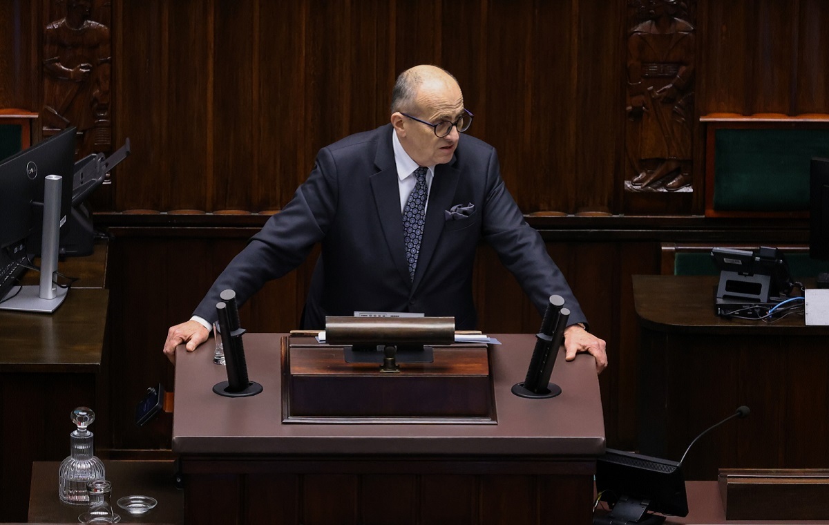 Rau: Rząd miał grać na wielu fortepianach. Zostały mu cymbały