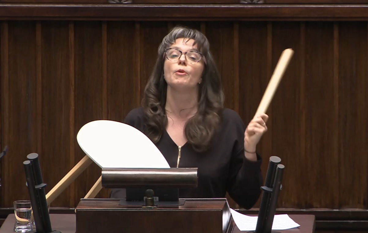 Jachira at the parliamentary rostrum brandished a stool!
