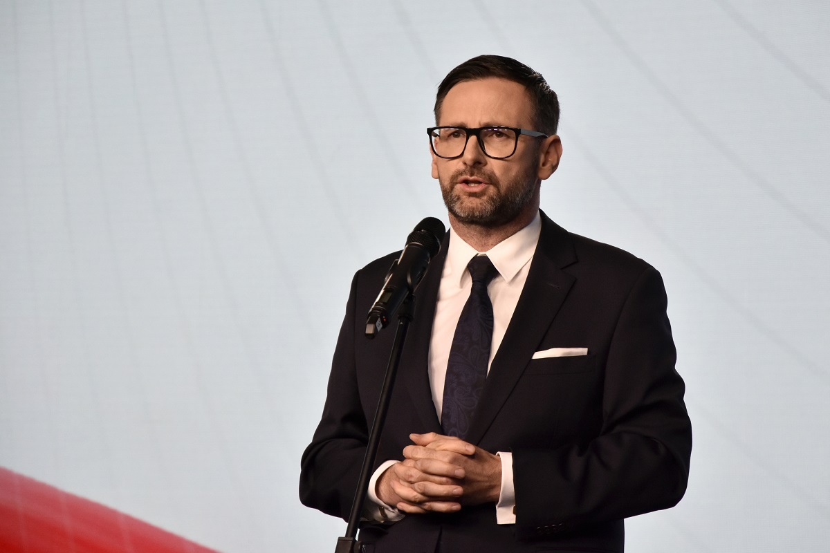 TYLKO U NAS. Obajtek: Będą sztucznie podnosić ceny paliwa