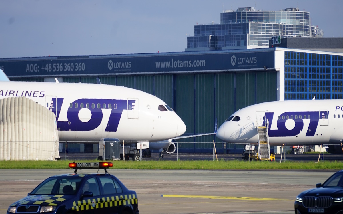 Polacy w potrzasku. PLL LOT odwołały rejsy do Rijadu i Dubaju