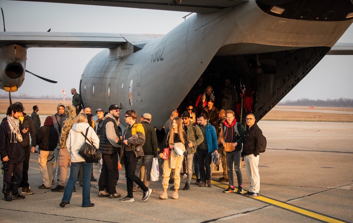 Te kraje już ewakuują swoich obywateli z Bliskiego Wschodu