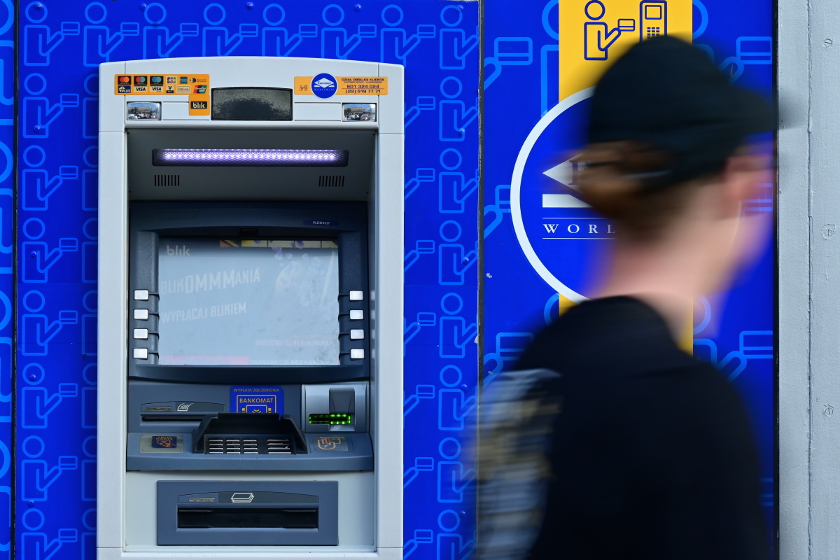 Ilu Polaków wybiera gotówkę? interesujące badanie!