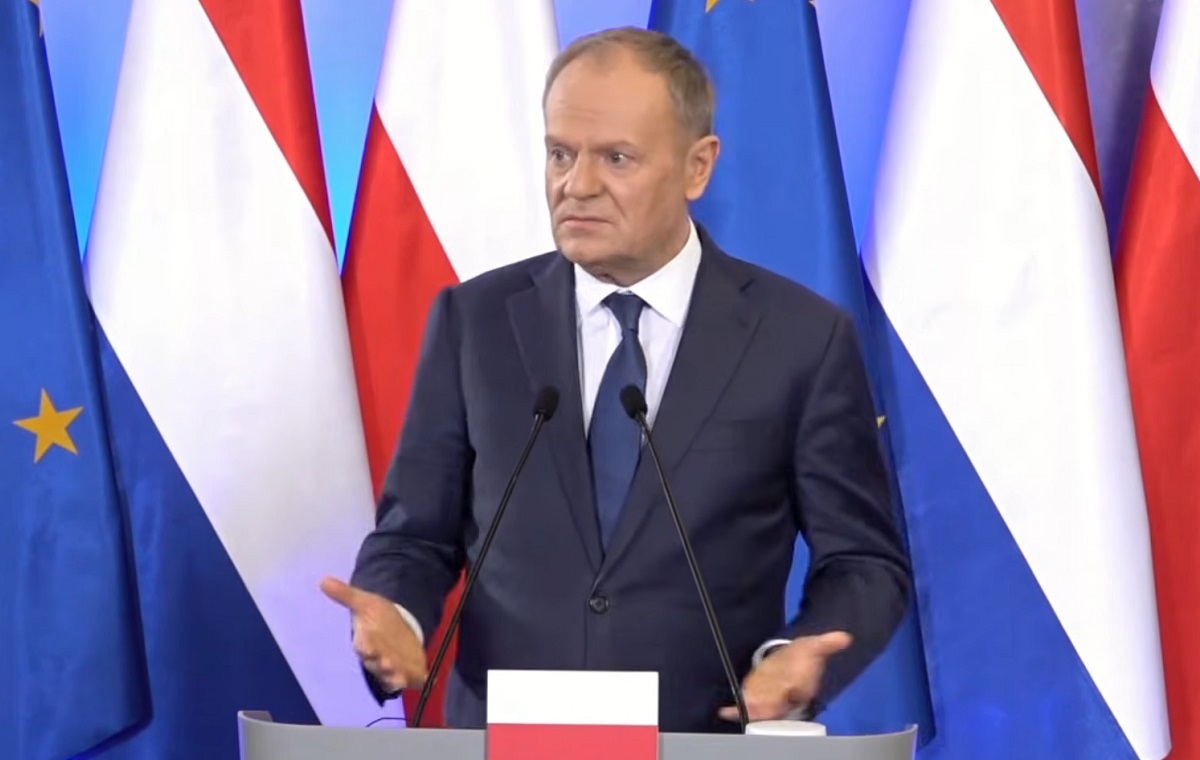 Tusk zapowiedział, iż stawi się u prezydenta ws. SAFE 0%!