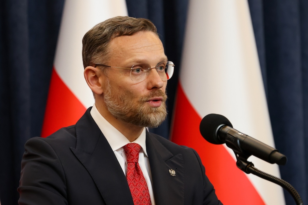 Tusk wciąga wojsko w spór o SAFE. Szef KPRP reaguje