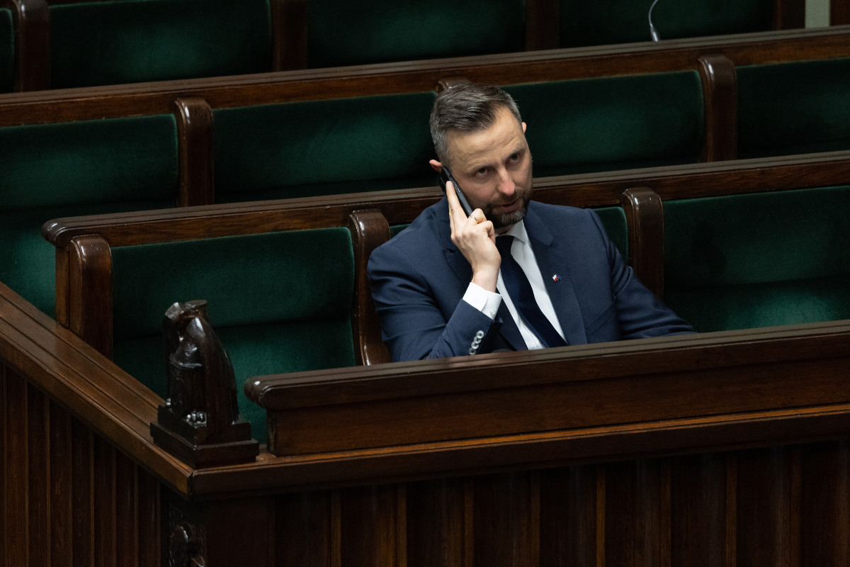 Szef MON atakuje "Polski SAFE 0%". "Buńczuczne zapowiedzi"